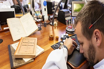 杭州欧米茄官方售后洗油